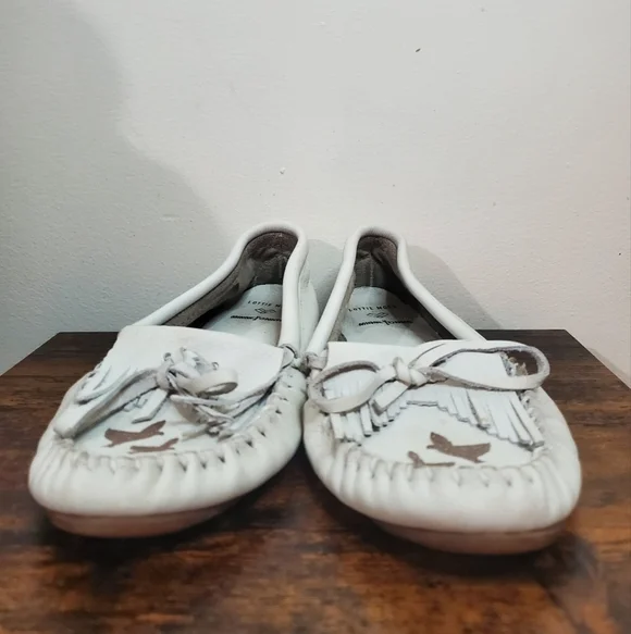 Minnetonka × Lottie Moss Embroidered Dove Moccasins Womens Size 9.5 - Picture 6 of 11